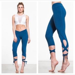 Free People Movement Turnout Capri Leggings Teal Size Small Tie Yoga